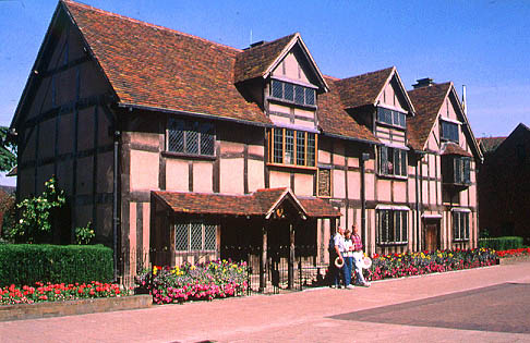 This half-timbered building in Henley Street, with its extensive ground to the rear, 
was bought by Shakespeare's father, John, probably in two stages (in 1556 and 1575)
This is the house where Shakespeare and his brothers and sisters were born and brought up.